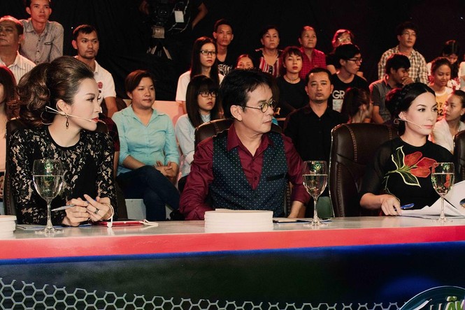 U40 Thanh Mai mặc váy xuyên thấu làm giám khảo - ảnh 7