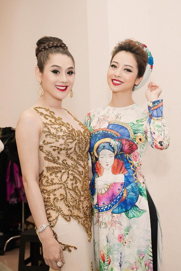 Jennifer Phạm mặc áo dài 'đọ sắc' Lâm Chi Khanh - ảnh 4