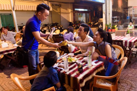 Chàng trai bán kẹo kéo gây chú ý tại Nhân tố bí ẩn - ảnh 8