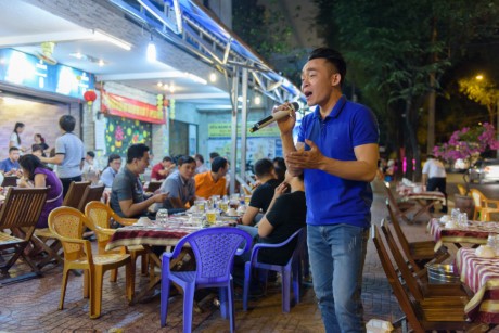 Chàng trai bán kẹo kéo gây chú ý tại Nhân tố bí ẩn - ảnh 7