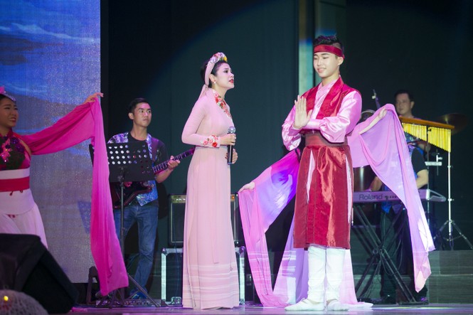 Việt Trinh bất ngờ khoe giọng hát bên Quang Lê - ảnh 9