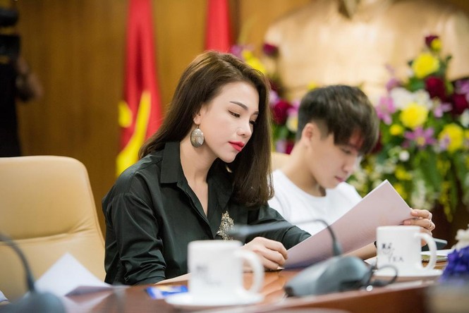 Trà Ngọc Hằng diện cây hàng hiệu trăm triệu đi sự kiện - ảnh 8