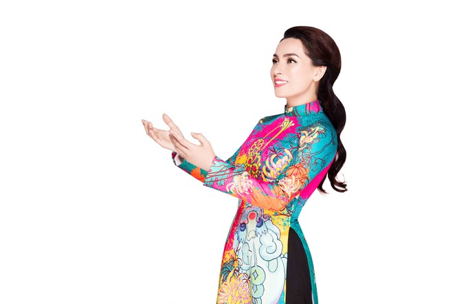 Phi Nhung quý phái với áo dài Nam Phương Hoàng hậu - ảnh 5