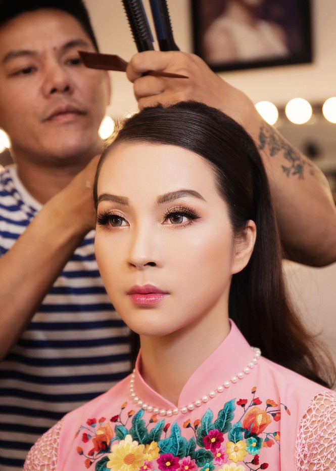 Việt Hương, Thanh Mai mặc áo dài vàng rực làm giám khảo - ảnh 8