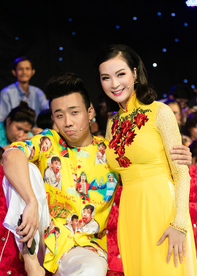 Việt Hương, Thanh Mai mặc áo dài vàng rực làm giám khảo - ảnh 3