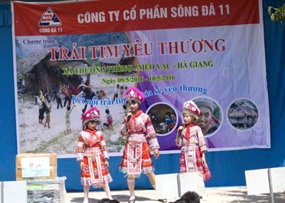 Trao quà cho học sinh nghèo Mèo Vạc - ảnh 4