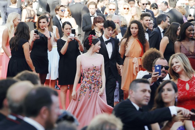 Lý Nhã Kỳ đội vương miện 'nữ hoàng' trên thảm đỏ Cannes - ảnh 6