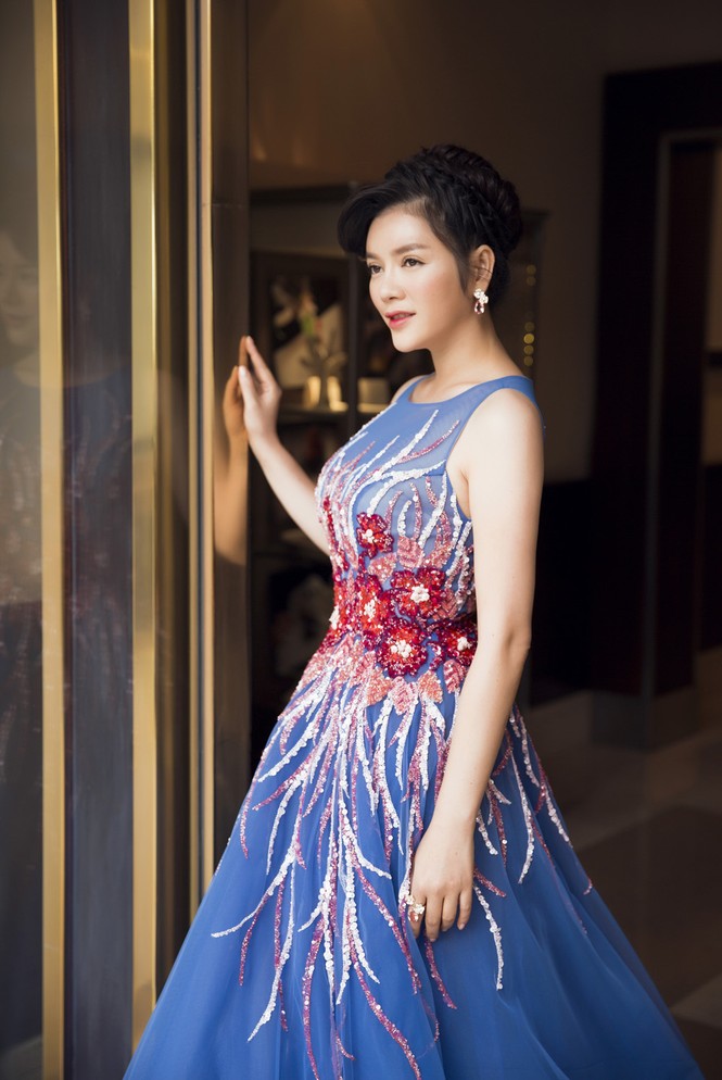 Lý Nhã Kỳ thân thiết với giám đốc LHP Cannes ở lễ bế mạc - ảnh 1
