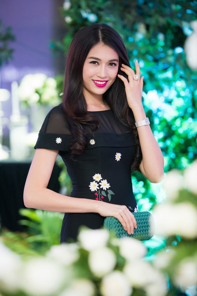 Á hậu Tú Anh thân thiết bên đàn chị Thụy Vân - ảnh 4
