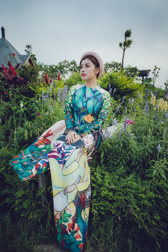 'Hotgirl Sao Mai' Thu Hằng tái xuất xinh đẹp với áo dài - ảnh 4