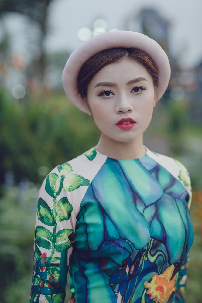 'Hotgirl Sao Mai' Thu Hằng tái xuất xinh đẹp với áo dài - ảnh 2