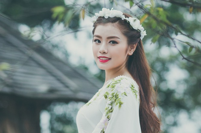 'Hotgirl Sao Mai' Thu Hằng tái xuất xinh đẹp với áo dài - ảnh 7