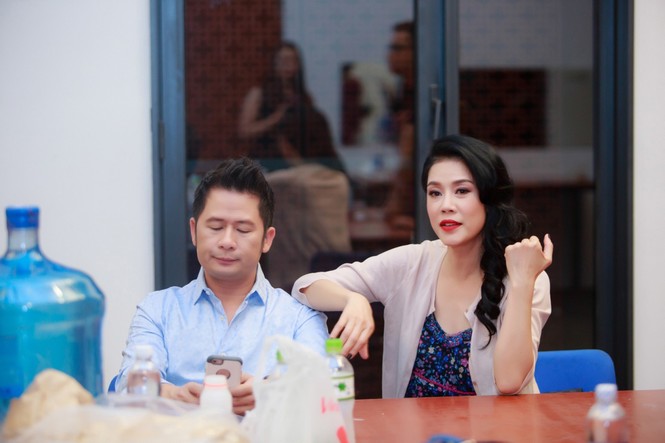 Thu Phương diện váy đỏ rực, tình tứ bên Bằng Kiều - ảnh 1