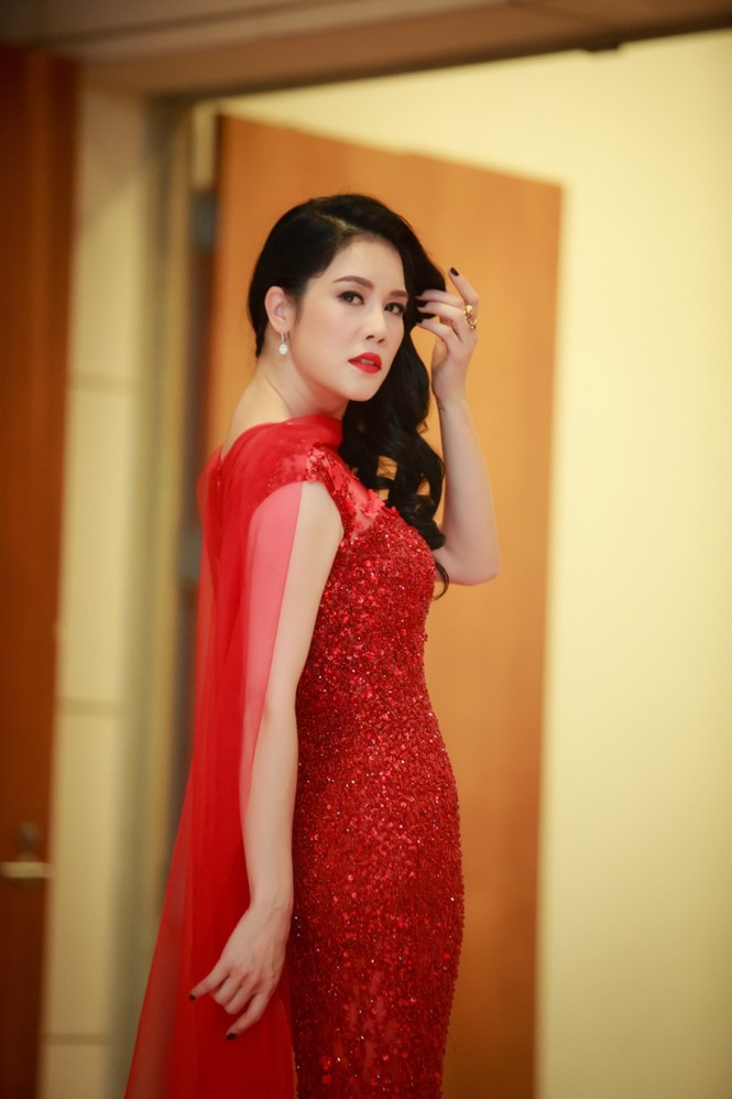 Thu Phương diện váy đỏ rực, tình tứ bên Bằng Kiều - ảnh 4