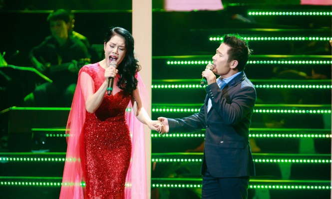 Thu Phương diện váy đỏ rực, tình tứ bên Bằng Kiều - ảnh 8