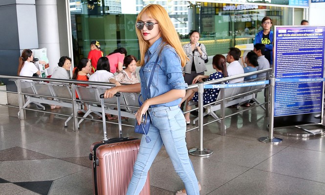 Hương Giang Idol nổi bật ở sân bay với tóc vàng hoe - ảnh 5