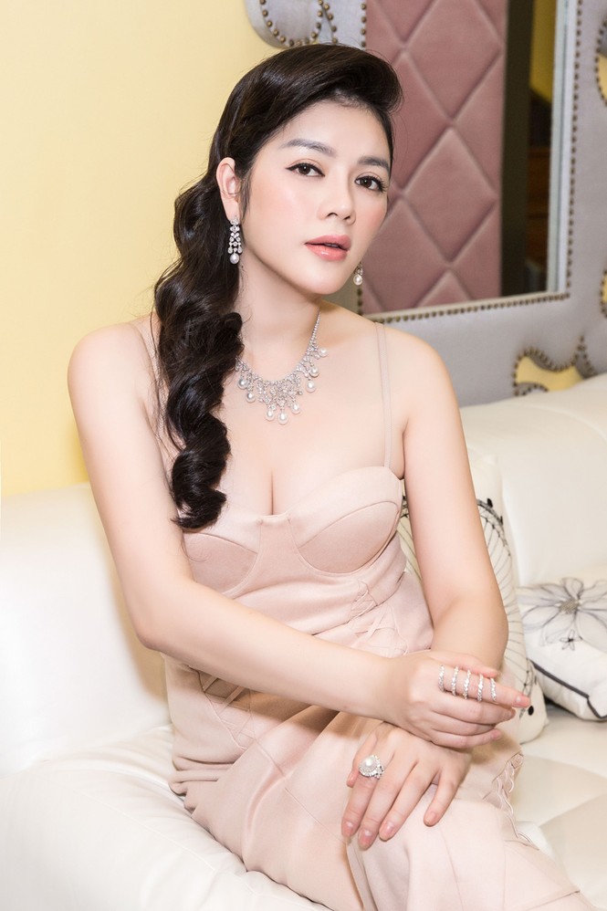 Lý Nhã Kỳ mở triển lãm kim cương triệu đô - ảnh 1