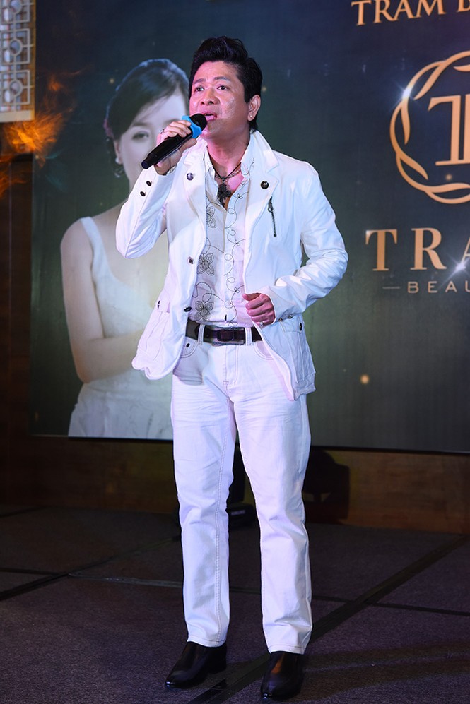 Ca sĩ Mạnh Đình bất ngờ về nước làm liveshow - ảnh 1
