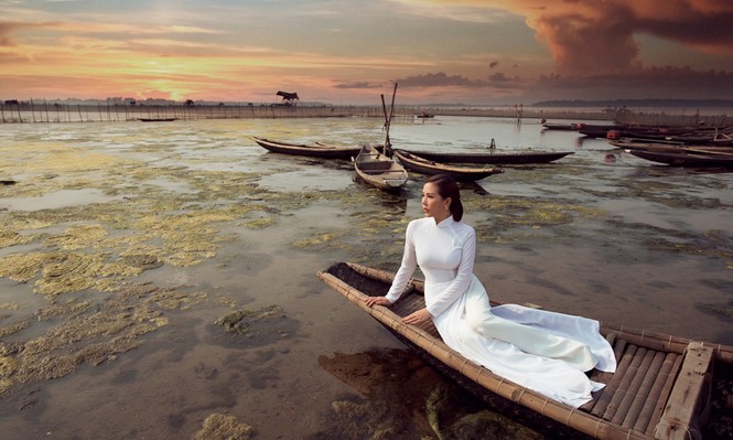 Thu Hoài đẹp 'nao lòng' dưới ánh hoàng hôn của phá Tam Giang - ảnh 1