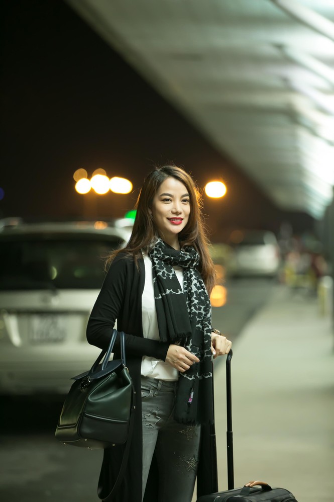 Trương Ngọc Ánh diện phụ kiện trăm triệu ra sân bay - ảnh 4
