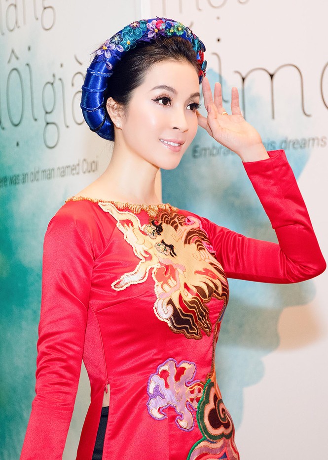 MC Thanh Mai mặc áo dài 'selfie' cùng Tổng thống Pháp - ảnh 5