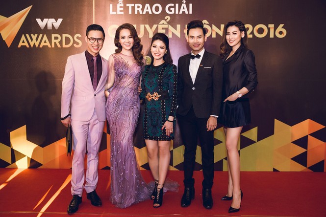 Á hậu Tú Anh bất ngờ đổi phong cách cá tính trên thảm đỏ - ảnh 6