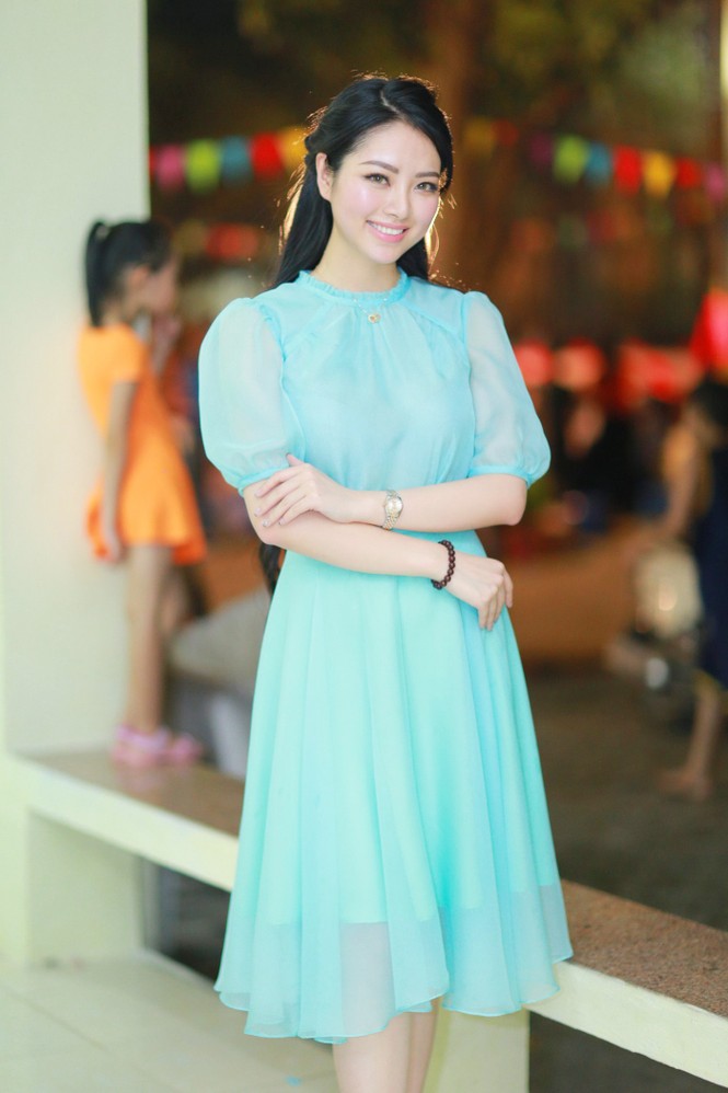 Hoa hậu dân tộc Ngọc Anh vui trung thu với trẻ em khiếm thị - ảnh 1