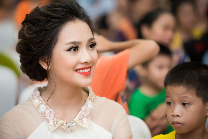 Dàn người đẹp Hoa hậu Việt Nam vui tết Trung thu với bệnh nhi - ảnh 5