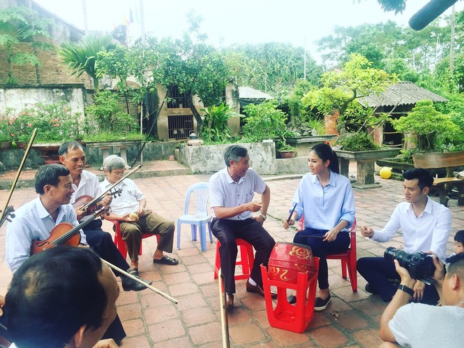 Á hậu Ngô Thanh Thanh Tú thích thú học hát chèo - ảnh 5