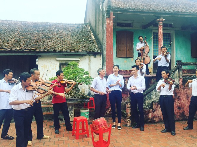 Á hậu Ngô Thanh Thanh Tú thích thú học hát chèo - ảnh 4