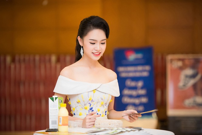 Hoa hậu Mỹ Linh rạng rỡ hội ngộ Ngọc Vân, Thủy Tiên - ảnh 5