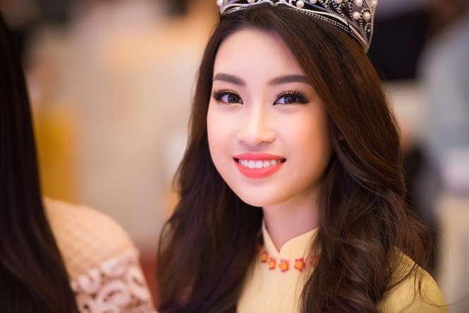 Hoa hậu Mỹ Linh rạng rỡ hội ngộ Ngọc Vân, Thủy Tiên - ảnh 8