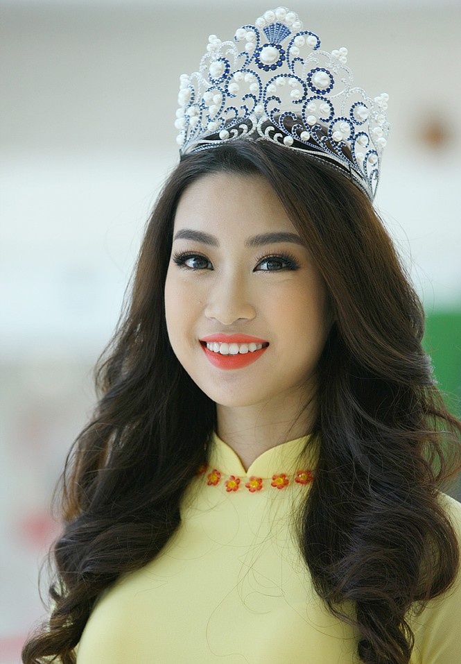 Hoa hậu Mỹ Linh rạng rỡ hội ngộ Ngọc Vân, Thủy Tiên - ảnh 3