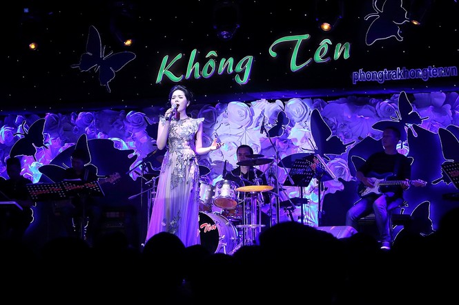 Lệ Quyên lưng trần nuột nà với váy xuyên thấu - ảnh 7
