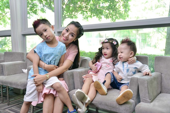 Ốc Thanh Vân diễn catwalk cùng con trai 19 tháng tuổi - ảnh 3