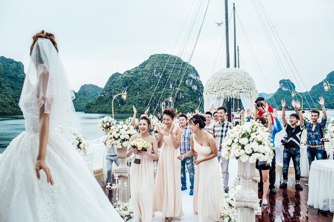 Hương Giang Idol diện váy cưới lộng lẫy ở vịnh Hạ Long - ảnh 3