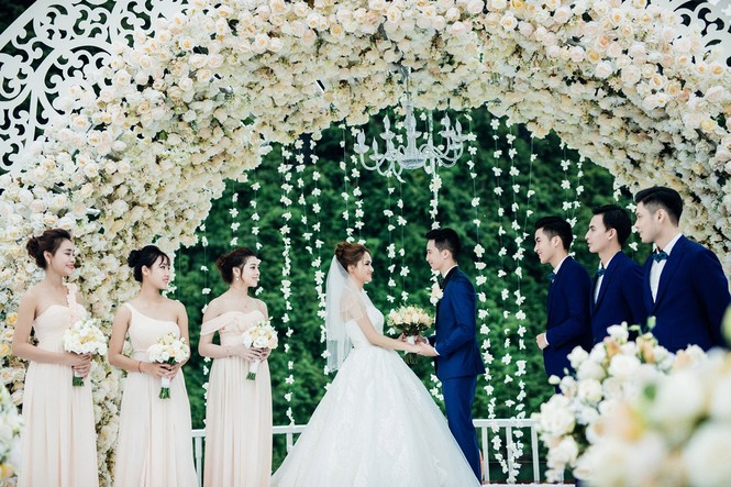 Hương Giang Idol diện váy cưới lộng lẫy ở vịnh Hạ Long - ảnh 4