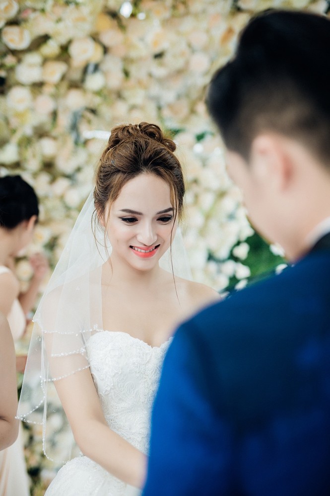 Hương Giang Idol diện váy cưới lộng lẫy ở vịnh Hạ Long - ảnh 6