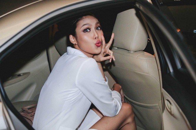 Mai Ngô mặc váy siêu ngắn tập catwalk cùng Lan Khuê - ảnh 1
