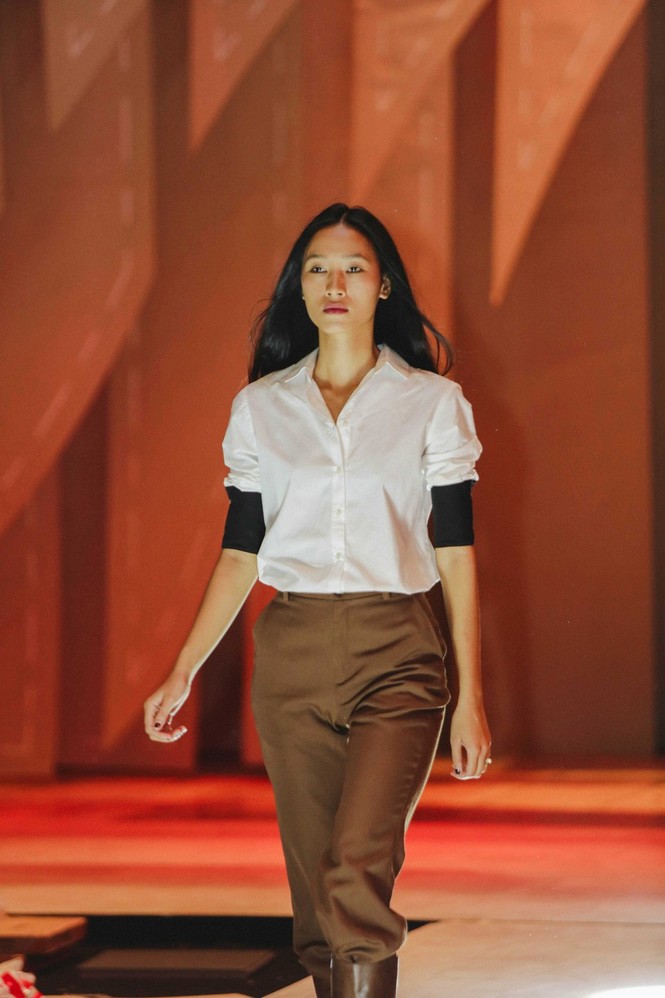 Mai Ngô mặc váy siêu ngắn tập catwalk cùng Lan Khuê - ảnh 9