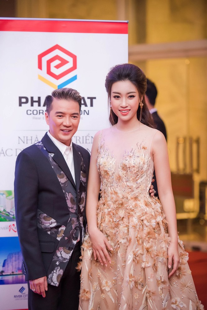 Hoa hậu Mỹ Linh rạng rỡ trên thảm đỏ LHP Quốc tế - ảnh 5