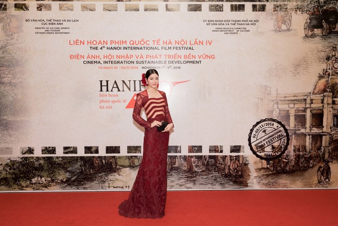 Lý Nhã Kỳ lộng lẫy trong đêm bế mạc LHP Quốc tế Hà Nội - ảnh 1