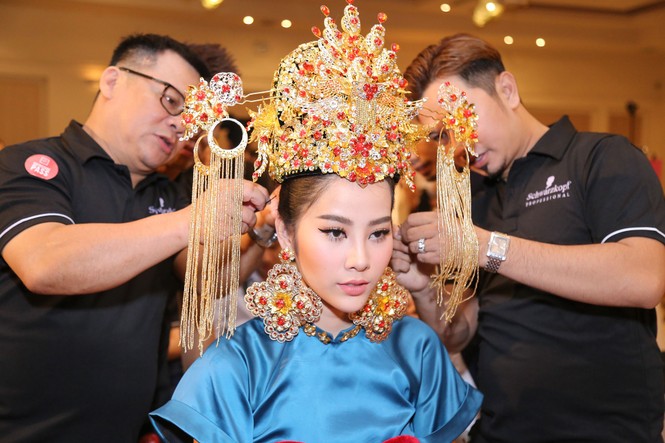 Nam Em hóa thân thành hoàng hậu trên sàn catwalk - ảnh 2