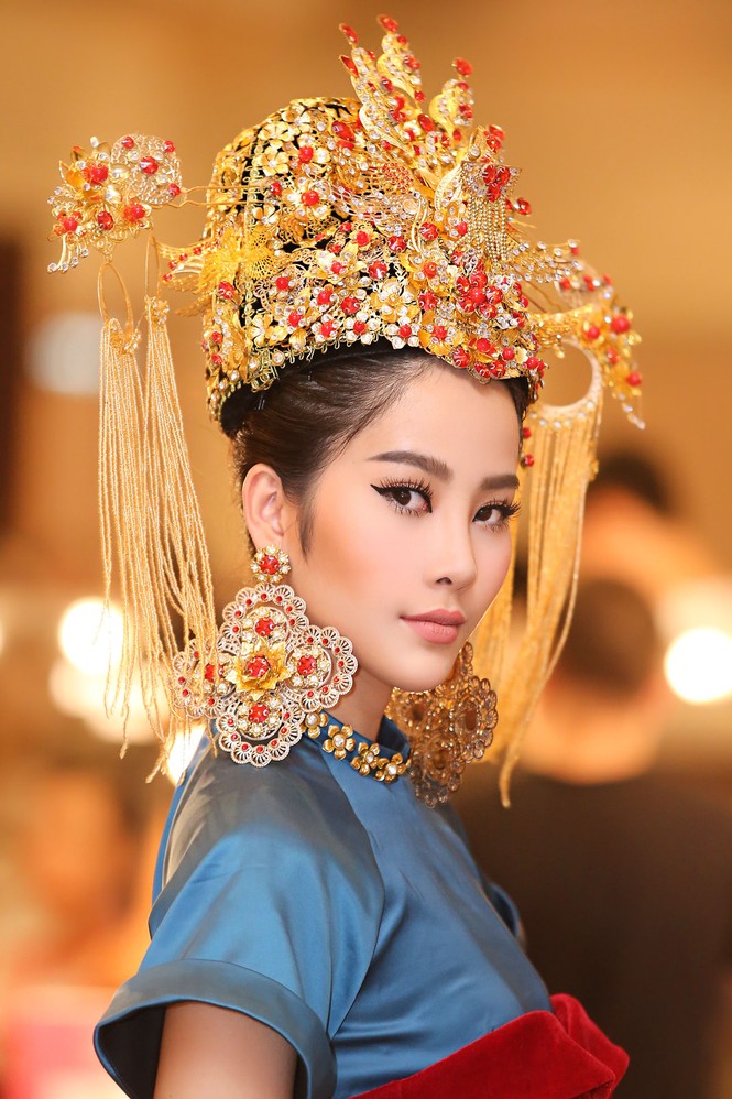 Nam Em hóa thân thành hoàng hậu trên sàn catwalk - ảnh 7
