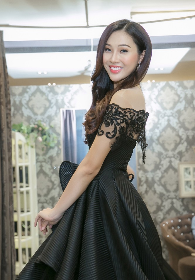 Hoa khôi Diệu Ngọc chuẩn bị váy dạ hội thi Miss World - ảnh 4