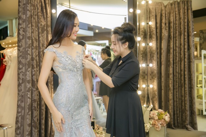 Hoa khôi Diệu Ngọc chuẩn bị váy dạ hội thi Miss World - ảnh 9