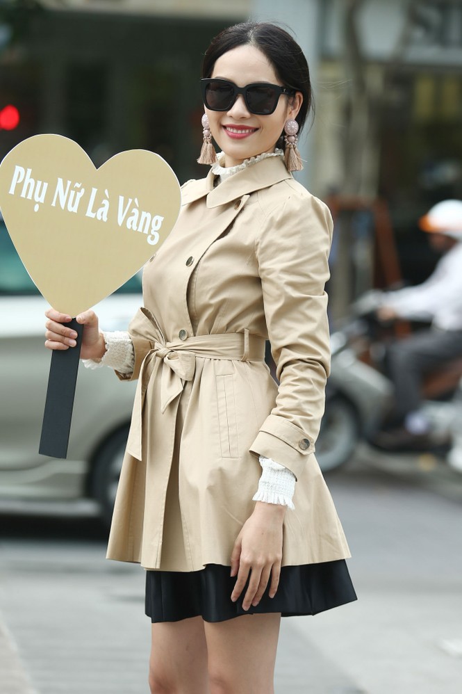 Xuân Lan cùng các 'chân dài' diện thời trang cực chất trên phố - ảnh 4