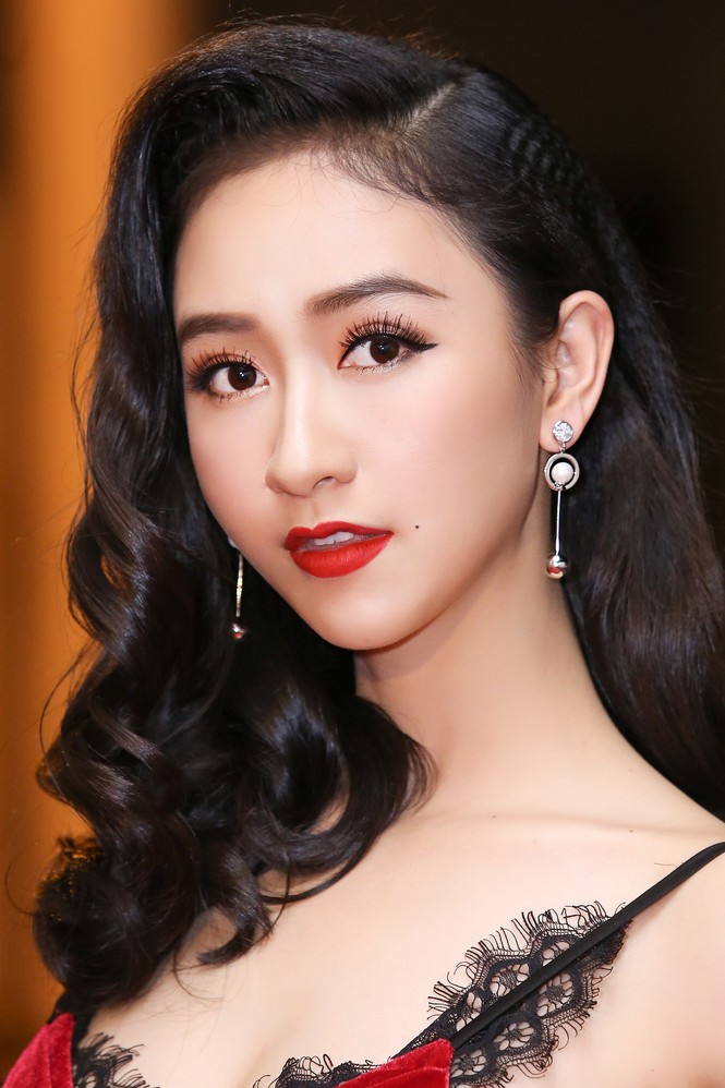 Người đẹp Hà Thu, Diệu Linh gợi cảm với sắc đen - đỏ - ảnh 2