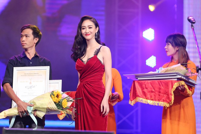 Người đẹp Hà Thu, Diệu Linh gợi cảm với sắc đen - đỏ - ảnh 9