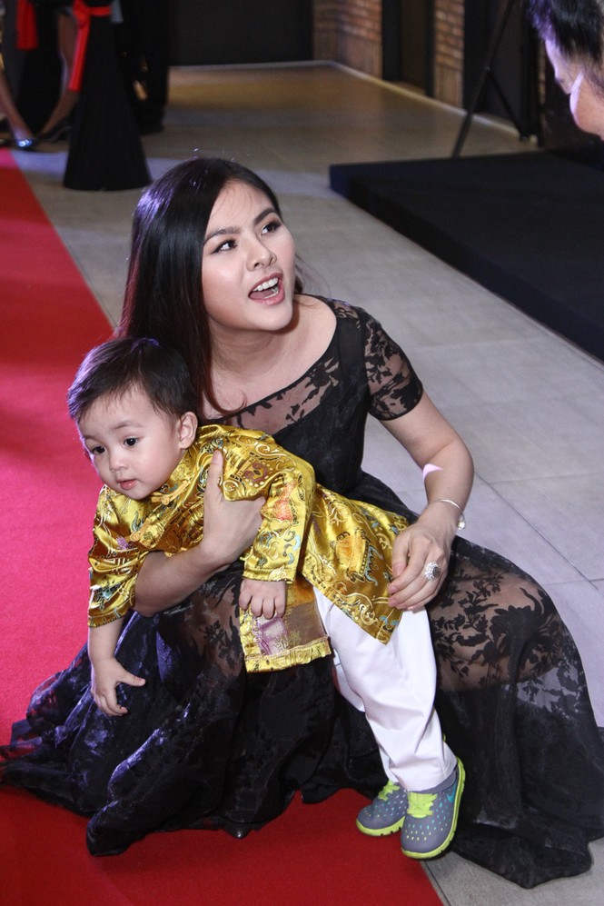 Cát Phượng tình tứ bên bạn trai kém 8 tuổi đi xem phim - ảnh 8